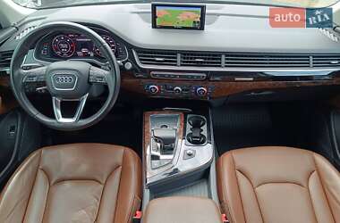 Внедорожник / Кроссовер Audi Q7 2016 в 