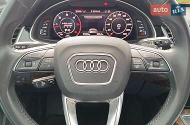 Внедорожник / Кроссовер Audi Q7 2016 в 