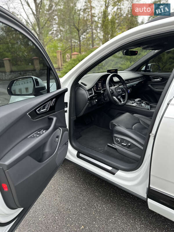 Внедорожник / Кроссовер Audi Q7 2016 в Киеве