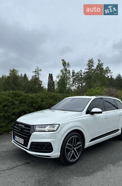 Внедорожник / Кроссовер Audi Q7 2016 в 