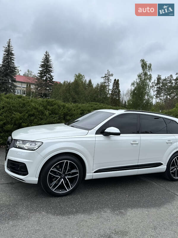 Внедорожник / Кроссовер Audi Q7 2016 в Киеве