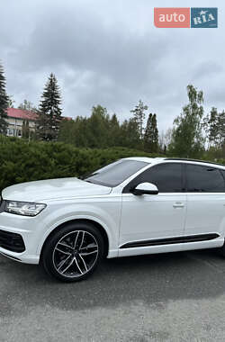 Внедорожник / Кроссовер Audi Q7 2016 в 