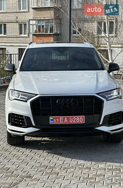 Внедорожник / Кроссовер Audi Q7 2021 в 