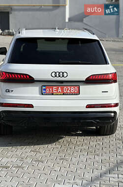 Внедорожник / Кроссовер Audi Q7 2021 в 