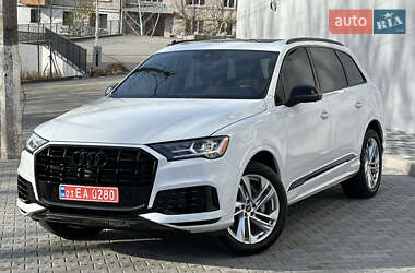 Внедорожник / Кроссовер Audi Q7 2021 в 