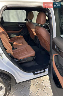 Внедорожник / Кроссовер Audi Q7 2021 в 