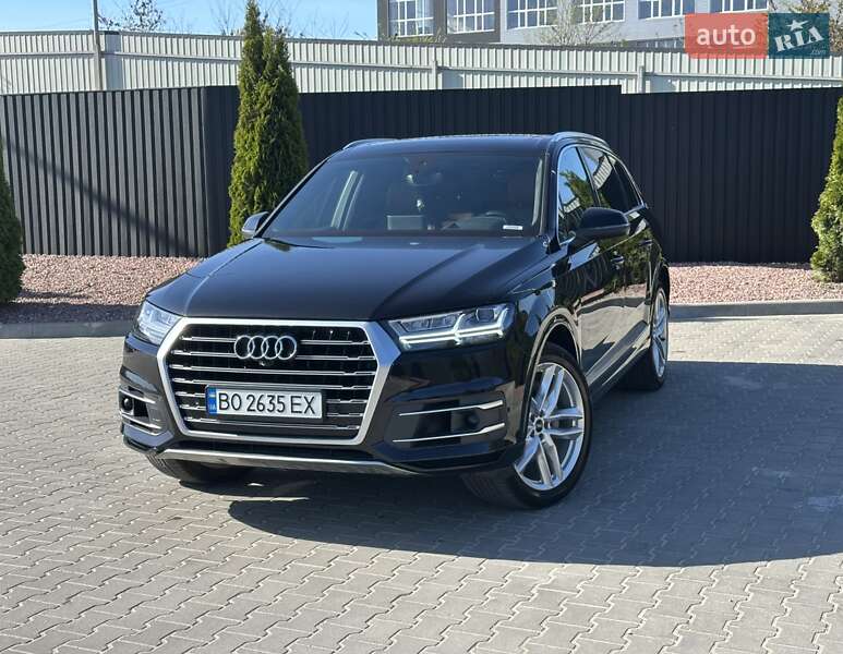 Позашляховик / Кросовер Audi Q7 2018 в 