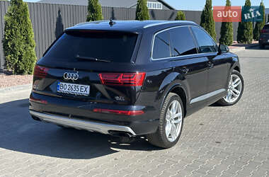 Позашляховик / Кросовер Audi Q7 2018 в 