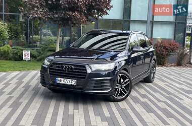 Внедорожник / Кроссовер Audi Q7 2017 в 