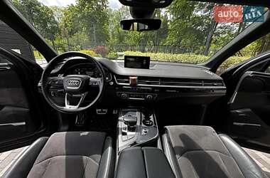 Внедорожник / Кроссовер Audi Q7 2017 в 