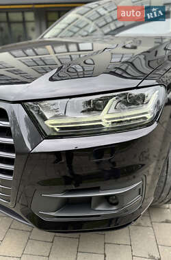 Внедорожник / Кроссовер Audi Q7 2016 в 