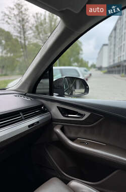 Внедорожник / Кроссовер Audi Q7 2016 в 