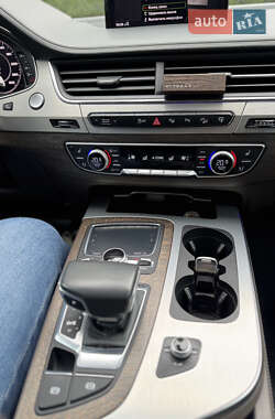 Внедорожник / Кроссовер Audi Q7 2016 в 
