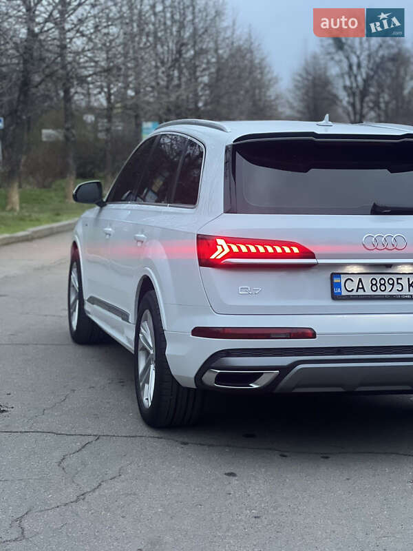 Внедорожник / Кроссовер Audi Q7 2021 в Умани