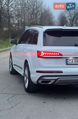 Внедорожник / Кроссовер Audi Q7 2021 в 