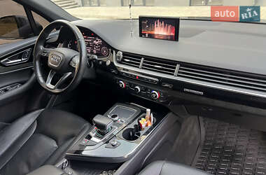 Внедорожник / Кроссовер Audi Q7 2017 в 