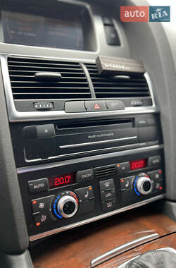 Внедорожник / Кроссовер Audi Q7 2012 в 