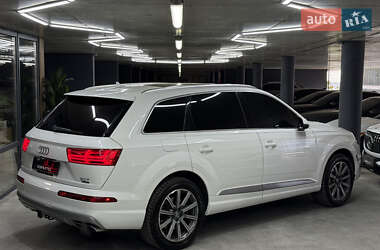 Внедорожник / Кроссовер Audi Q7 2017 в 