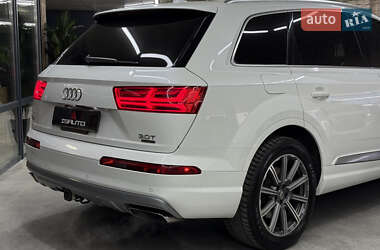 Внедорожник / Кроссовер Audi Q7 2017 в 