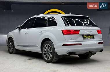 Внедорожник / Кроссовер Audi Q7 2018 в 