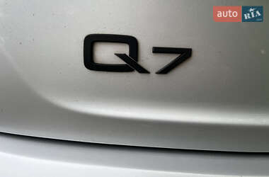 Внедорожник / Кроссовер Audi Q7 2015 в 