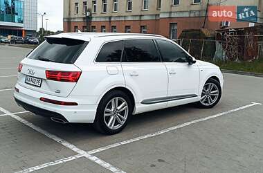 Внедорожник / Кроссовер Audi Q7 2017 в 