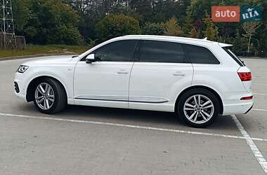 Внедорожник / Кроссовер Audi Q7 2017 в 