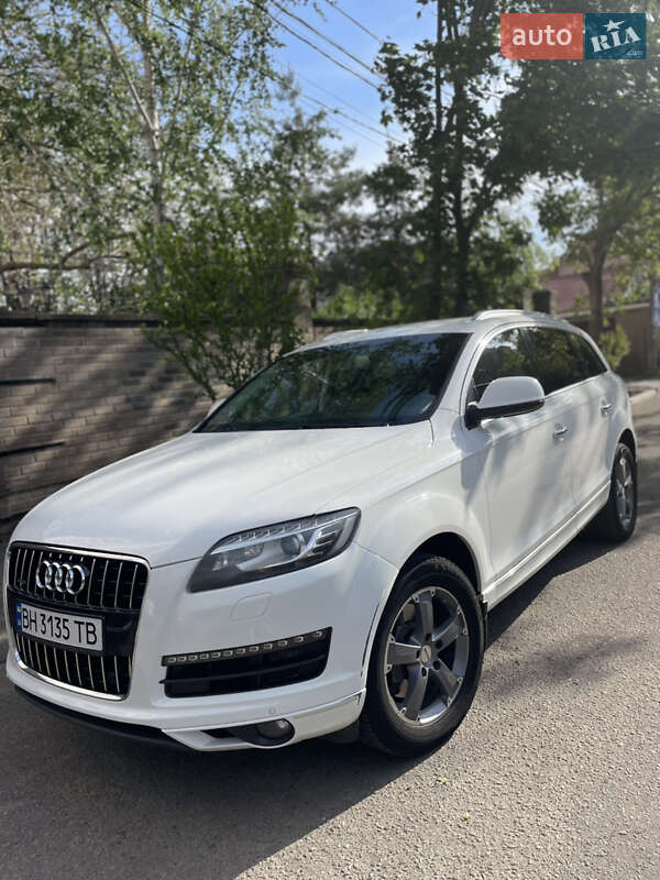 Внедорожник / Кроссовер Audi Q7 2012 в 
