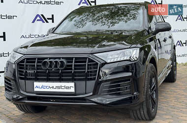 Позашляховик / Кросовер Audi Q7 2020 в 