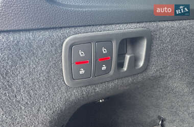 Позашляховик / Кросовер Audi Q7 2020 в 