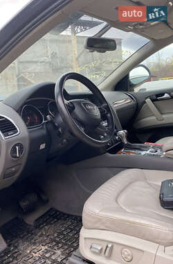 Позашляховик / Кросовер Audi Q7 2013 в 