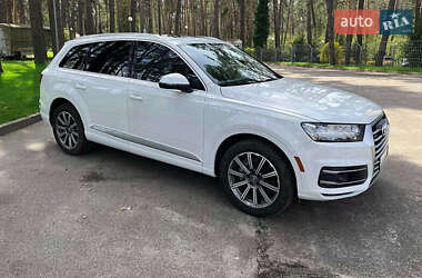 Внедорожник / Кроссовер Audi Q7 2018 в 