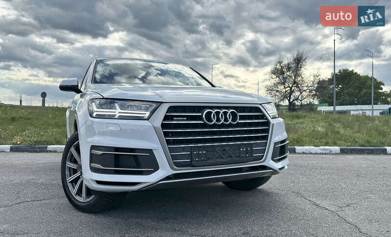 Внедорожник / Кроссовер Audi Q7 2016 в Киеве