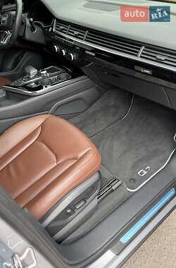 Внедорожник / Кроссовер Audi Q7 2018 в 