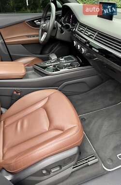 Внедорожник / Кроссовер Audi Q7 2018 в 