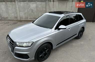 Внедорожник / Кроссовер Audi Q7 2018 в 