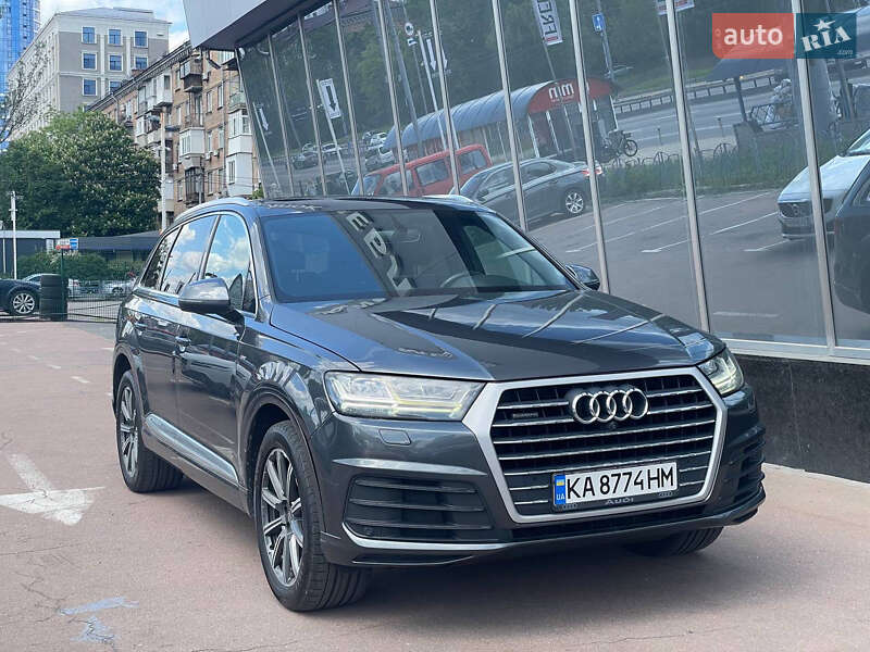 Внедорожник / Кроссовер Audi Q7 2018 в 