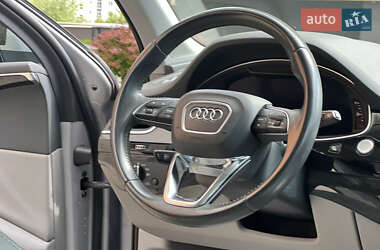 Внедорожник / Кроссовер Audi Q7 2016 в 