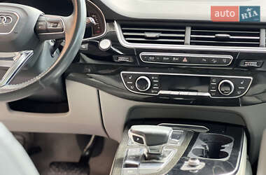 Внедорожник / Кроссовер Audi Q7 2016 в 
