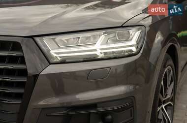 Позашляховик / Кросовер Audi Q7 2018 в 