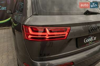 Позашляховик / Кросовер Audi Q7 2018 в 