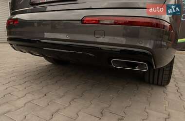Позашляховик / Кросовер Audi Q7 2018 в 