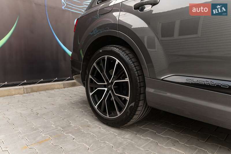 Позашляховик / Кросовер Audi Q7 2018 в Луцьку