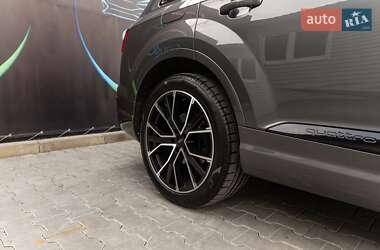 Позашляховик / Кросовер Audi Q7 2018 в 