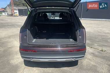 Внедорожник / Кроссовер Audi Q7 2021 в 