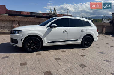 Внедорожник / Кроссовер Audi Q7 2016 в 