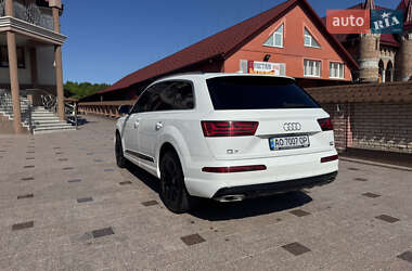 Внедорожник / Кроссовер Audi Q7 2016 в 
