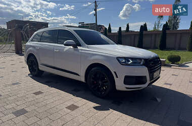 Внедорожник / Кроссовер Audi Q7 2016 в 