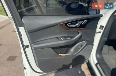 Внедорожник / Кроссовер Audi Q7 2016 в 