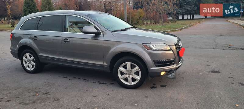Внедорожник / Кроссовер Audi Q7 2014 в 